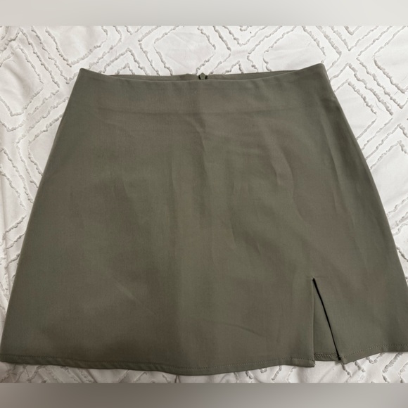 Sage green skirt - Picture 1 of 2